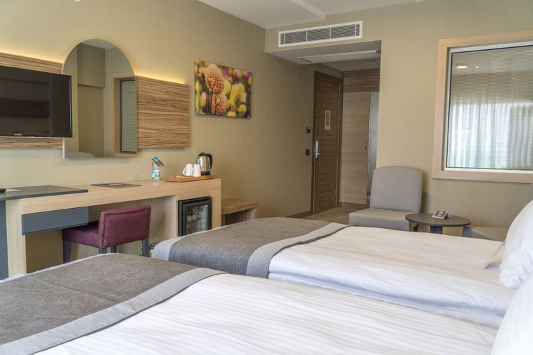 Bedroom 4, Greymark Hotel, Konak