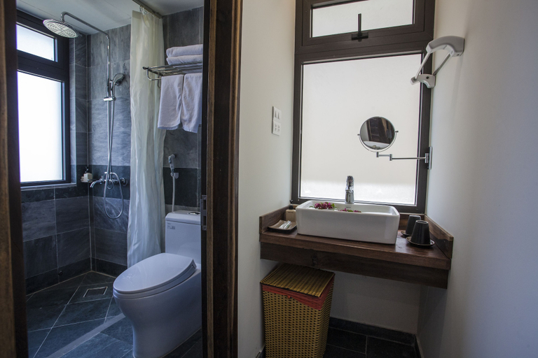 Bathroom 5, Hoi An Silk River Villa, Da Nang