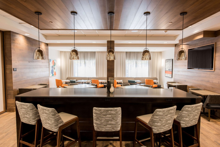 Food & Drinks 5, Hampton Inn Albany-Western Ave/University Area, Albany