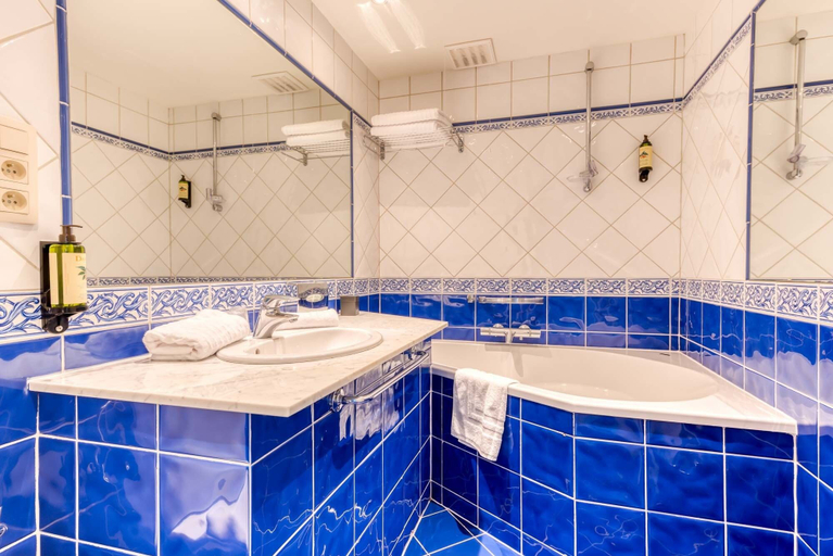 Bathroom 4, L'Imperi'Ale, Liège