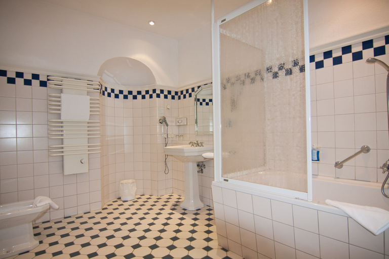 Bathroom 5, Parkhotel Unter den Linden, Harz