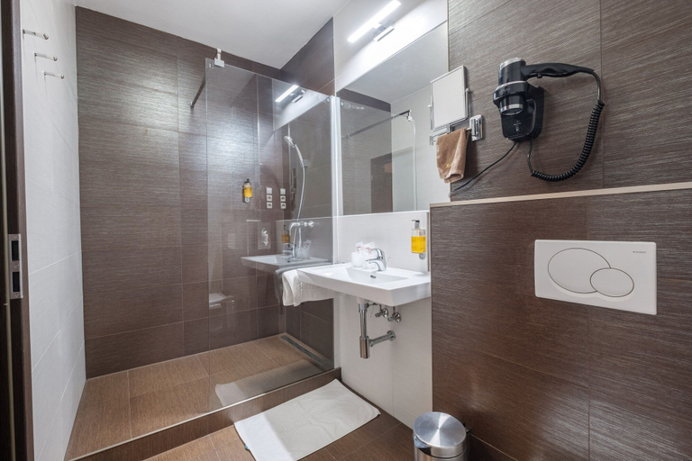 Bathroom 4, Premium Business Hotel Bratislava, Bratislava II