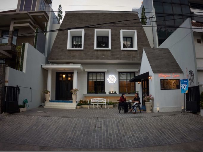 Exterior & Views 2, Mooi House by ZIRI, Surabaya