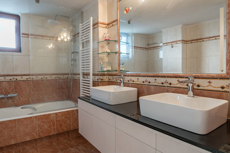 Bathroom 4, Villa Camellia, Crete
