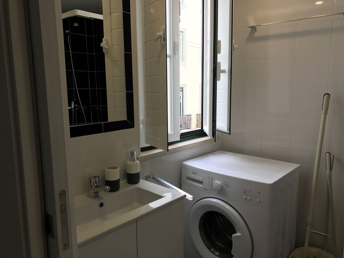 Bathroom 3, Apartments Center Alfama, Lisbon