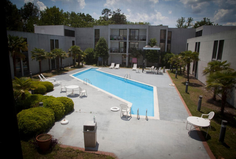 Sport & Beauty 5, Red Carpet Inn, Bibb