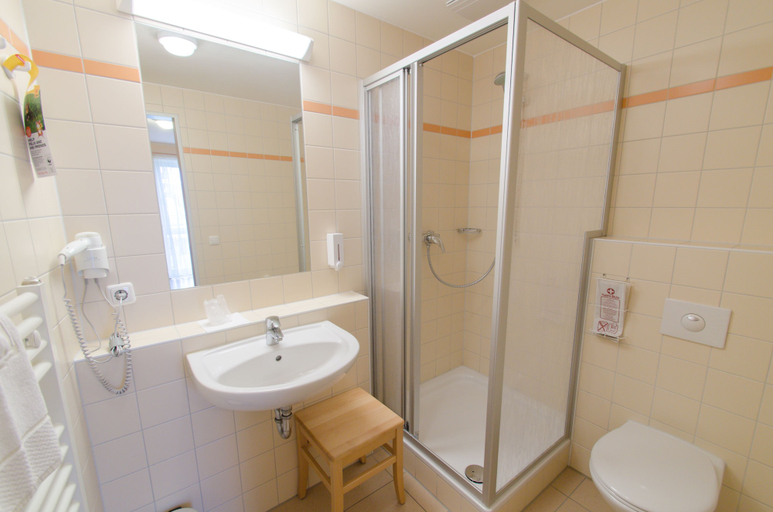 Bathroom, JUFA Hotel Nördlingen, Donau-Ries
