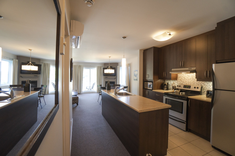 Others 4, Condos Château-Bromont, La Haute-Yamaska