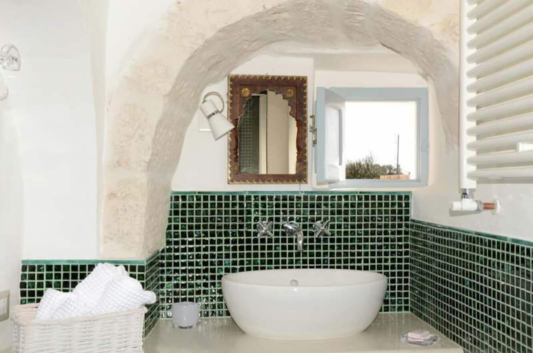 Bathroom 4, Masseria Serralta, Bari