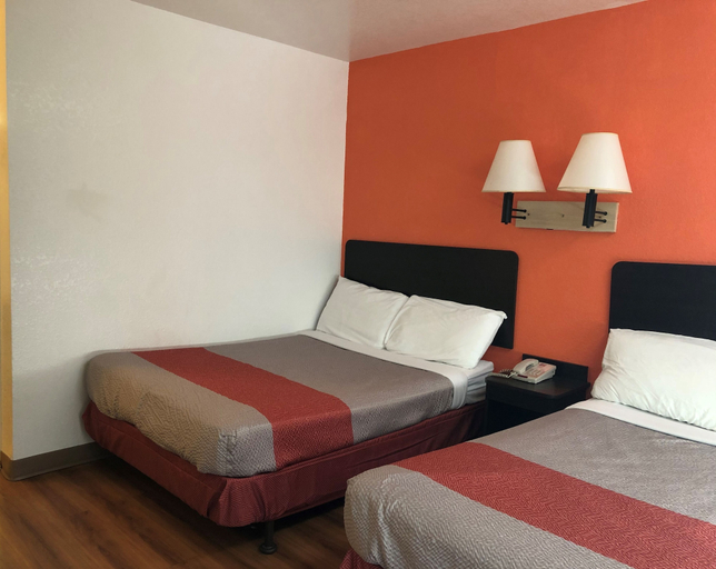 Bedroom 3, Motel 6 Santa Rosa, NM, Guadalupe