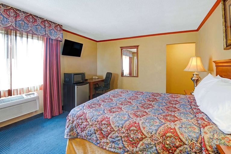 Bedroom 3, Days Inn by Wyndham Albuquerque Downtown, Bernalillo
