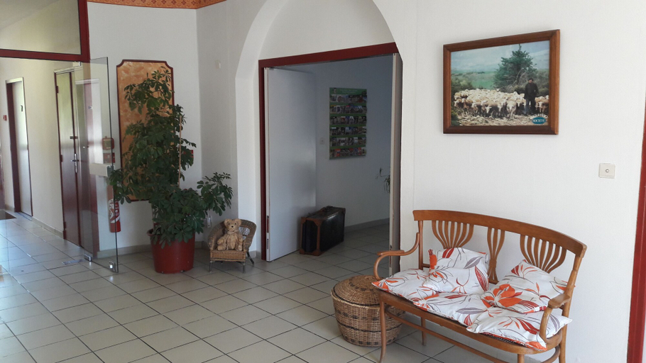 Others 5, Residence du Rougier, Aveyron