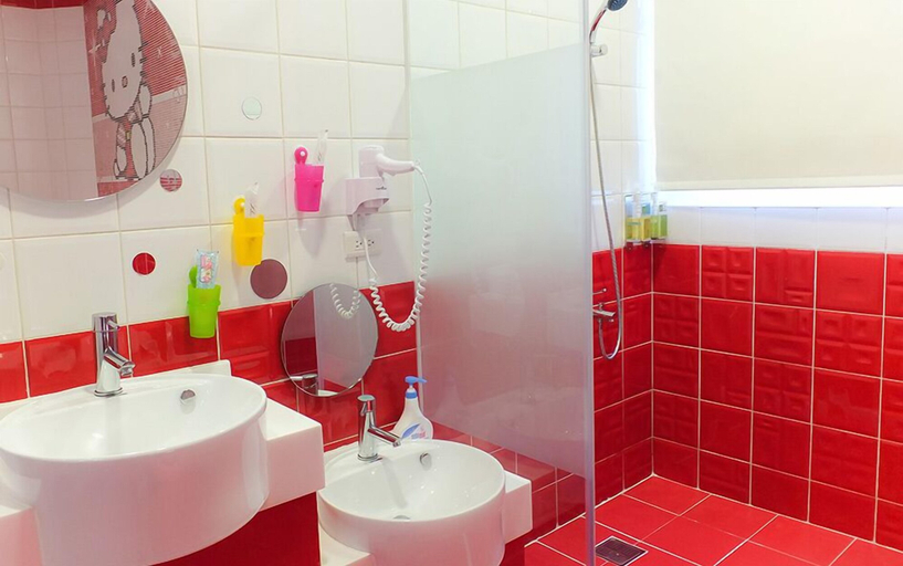 Bathroom 3, Tong's Story Paternity B&B, Hualien