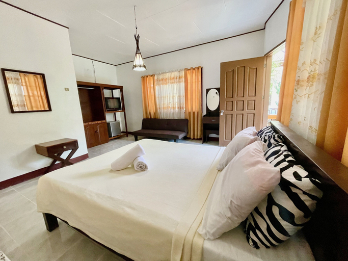Bedroom 2, New Eve's Kiosk Dive Resort, Moalboal