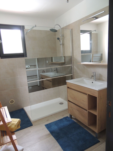 Bathroom, Les Chataigniers, Gard