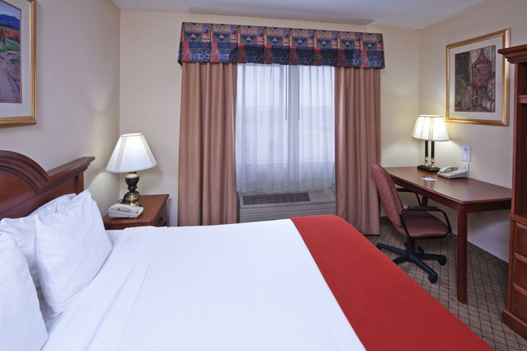 Bedroom 3, Holiday Inn Express & Suites MESQUITE by IHG, Dallas