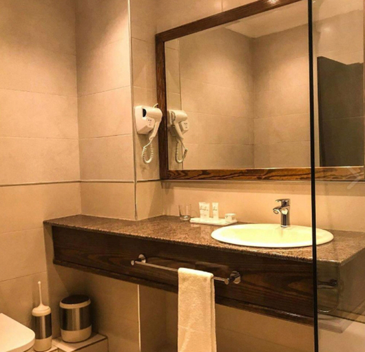 Bathroom 4, L Olympic, Cheraga