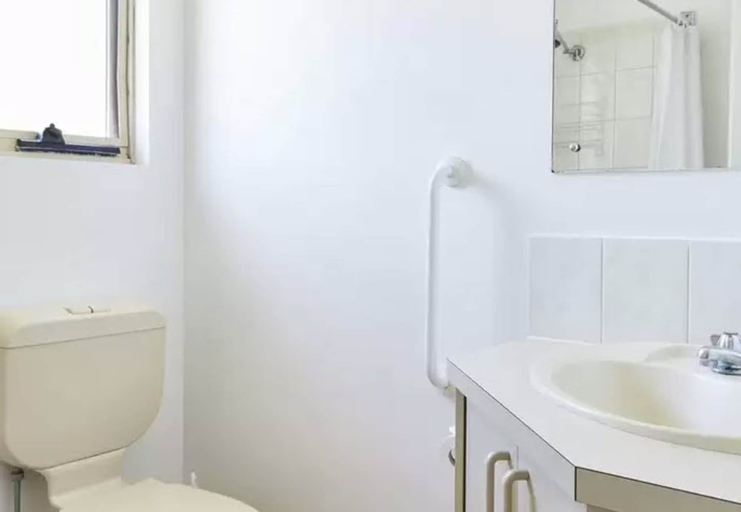 Bathroom 5, NRMA Victor Harbor Beachfront Holiday Park, Victor Harbor