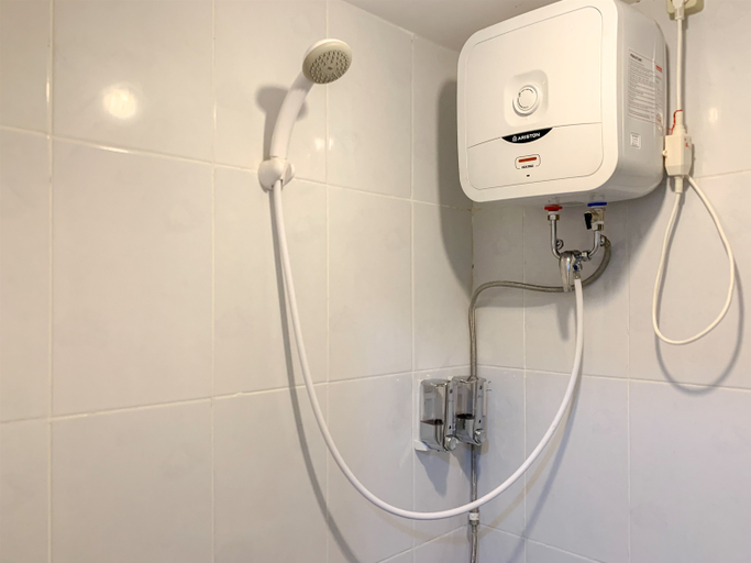Bathroom 5, Luxurious Studio at 7th Floor Tokyo Riverside PIK 2 Apartment By Travelio, Tangerang