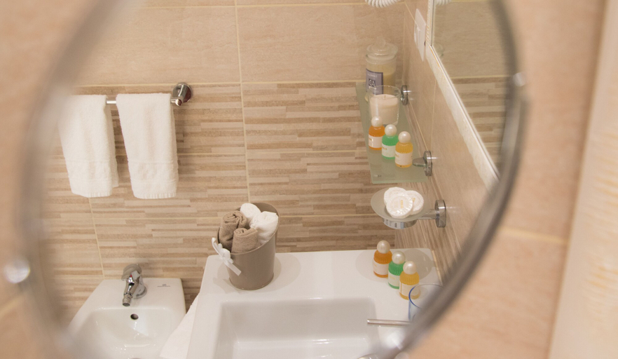 Bathroom 3, Esposizione Palace Hotel, Rome