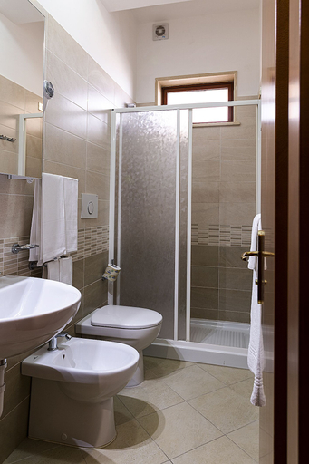 Bathroom 4, Il Nocchiero City Hotel, Catanzaro