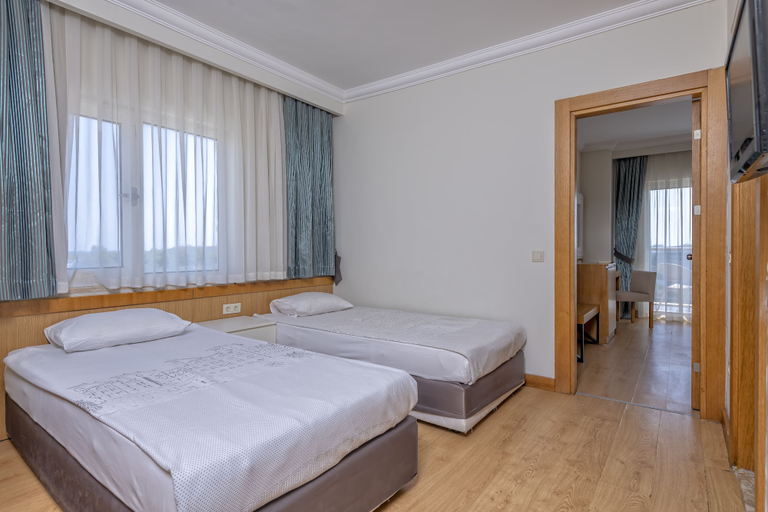 Bedroom 3, Lake River Side Hotel Spa - Ultra All Inclusive, Manavgat