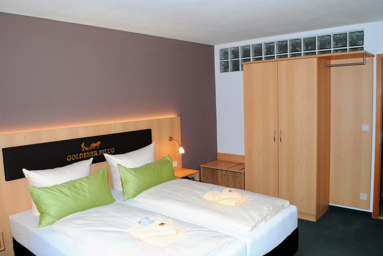 Bedroom 2, Landgasthof Goldener Pflug, Rosenheim