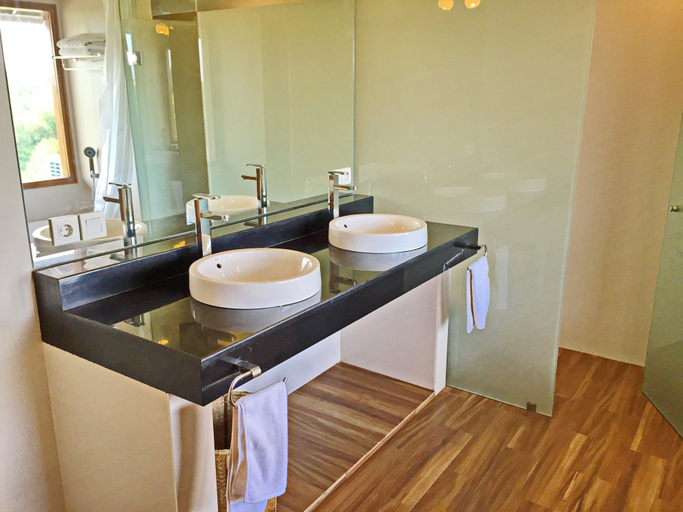 Bathroom 3, Canggu Suites, Badung