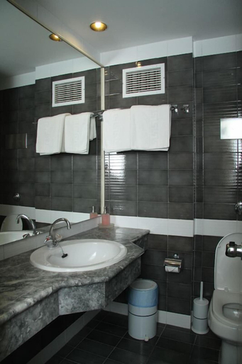 Bathroom 4, Mantenia Hotel, Crete