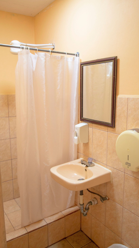 Bathroom 4, Hotel Arrecifes, San José