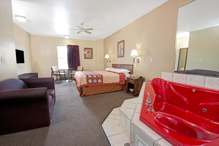 Bedroom 5, Super 8 by Wyndham St. Louis Airport, Saint Louis