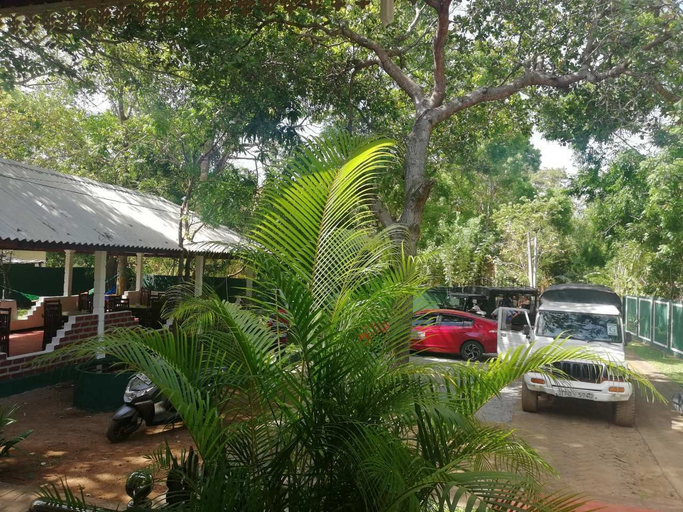 Others 5, N.L.I. Guest House, Hingurakgoda
