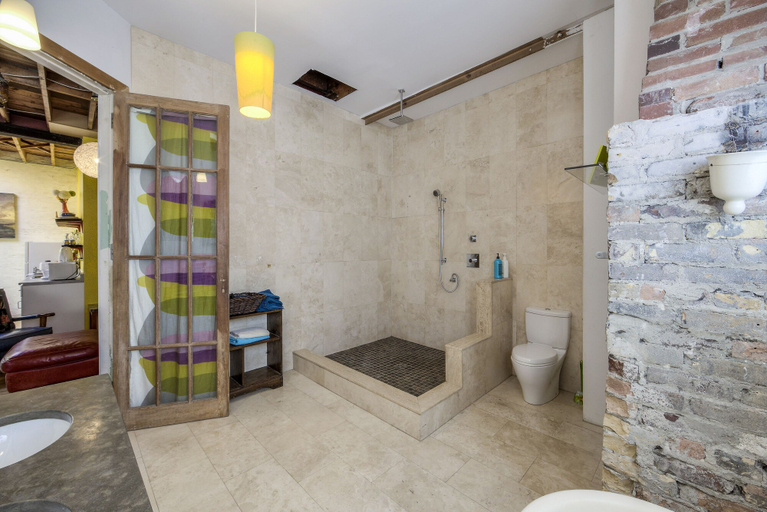 Bathroom 3, Comfortable Lofts in Downtown Toronto, Toronto