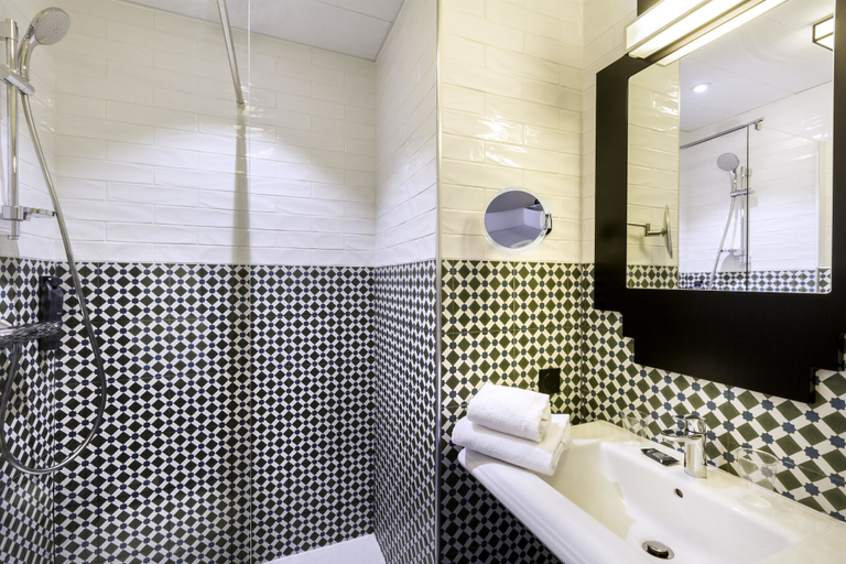 Bathroom 4, Best Western Hotel Journel Paris Sud, Essonne