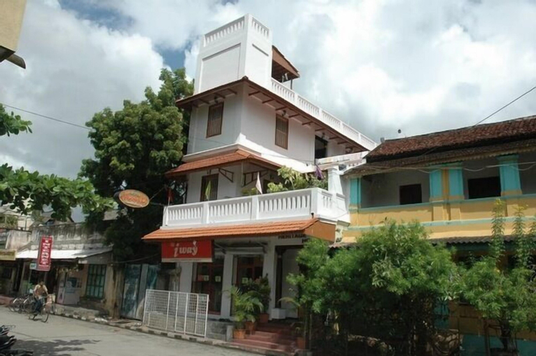 Exterior & Views