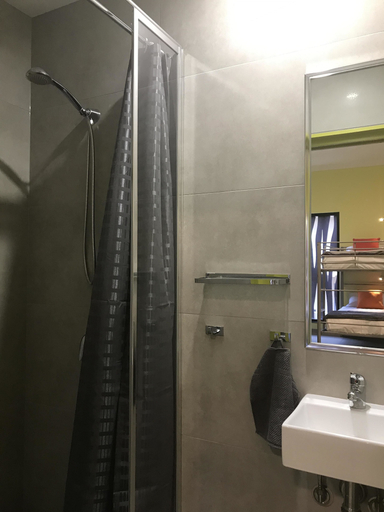 Bathroom 3, Breeze Lodge - Hostel, Brisbane