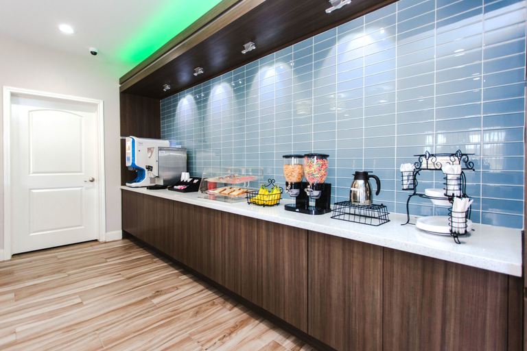 Food & Drinks 5, Express Inn - Spring, Houston