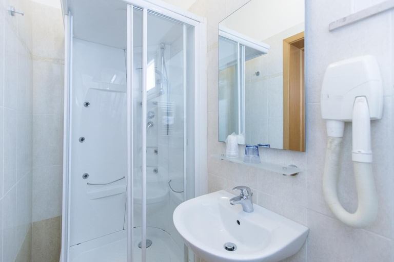 Bathroom 5, Hotel Rex, Rimini