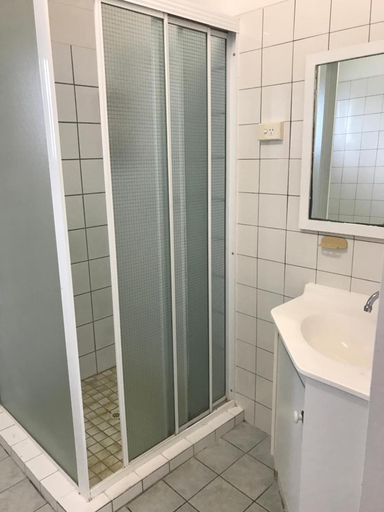 Bathroom 3, Tramway Motel, Sarina