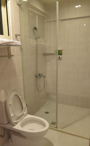 Bathroom 4, Quan Fu Tan Hui Hotel, Nantou