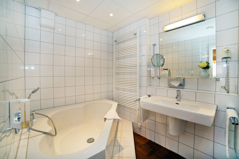 Bathroom 4, Stadthotel Freiburg, Freiburg im Breisgau