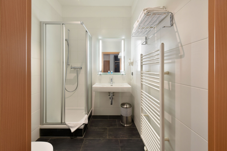 Bathroom 4, Lucia Hotel, Wien