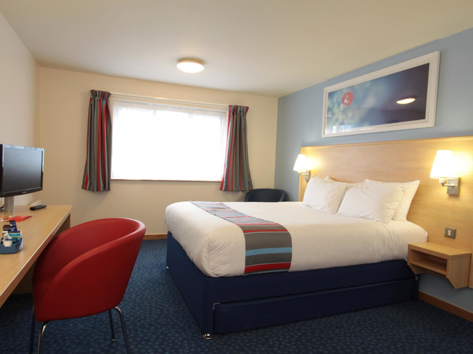 Bedroom 2, Travelodge Bristol Central, Bristol