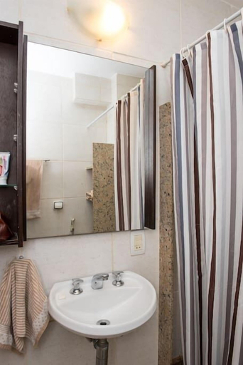 Bathroom 2, Lindo Apartamento a 50m da Praia, Rio de Janeiro