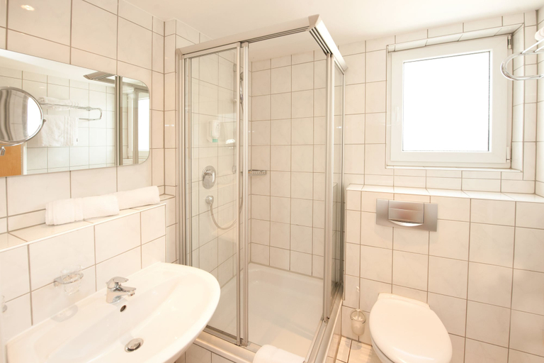 Bathroom 4, Hotel Schützenburg, Rheinisch-Bergischer Kreis