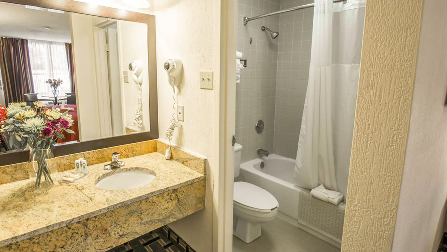 Bathroom 4, Croix Grand Hotel, Highlands