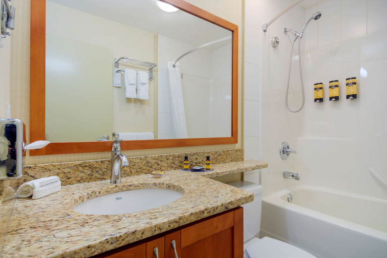 Bathroom 4, Best Western Plus Chemainus Inn, Cowichan Valley