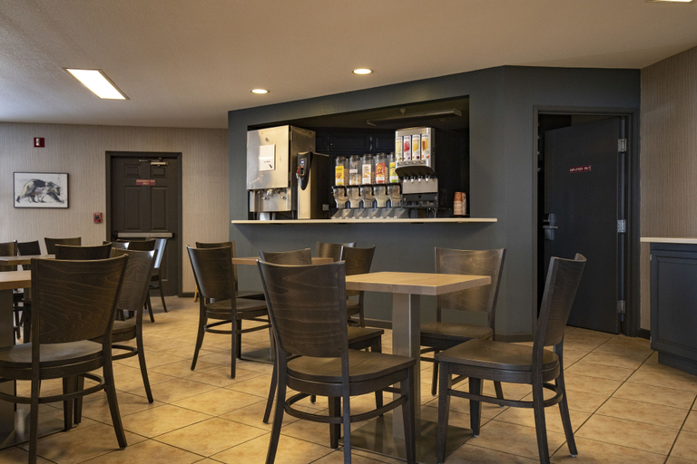 Food & Drinks 5, Whitewater Inn, Gallatin