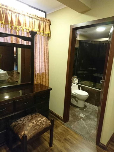 Bathroom 4, Madre Nuestra, Pedro Domingo Murillo