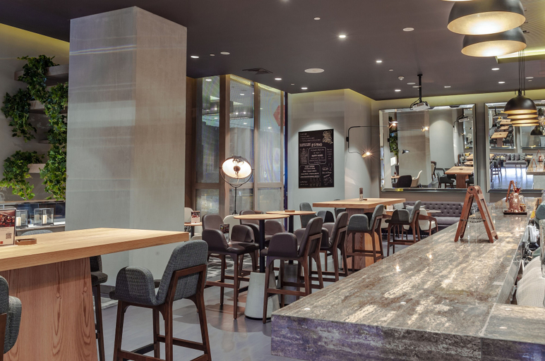 Food & Drinks 2, Centro Capital Centre, Abu Dhabi City